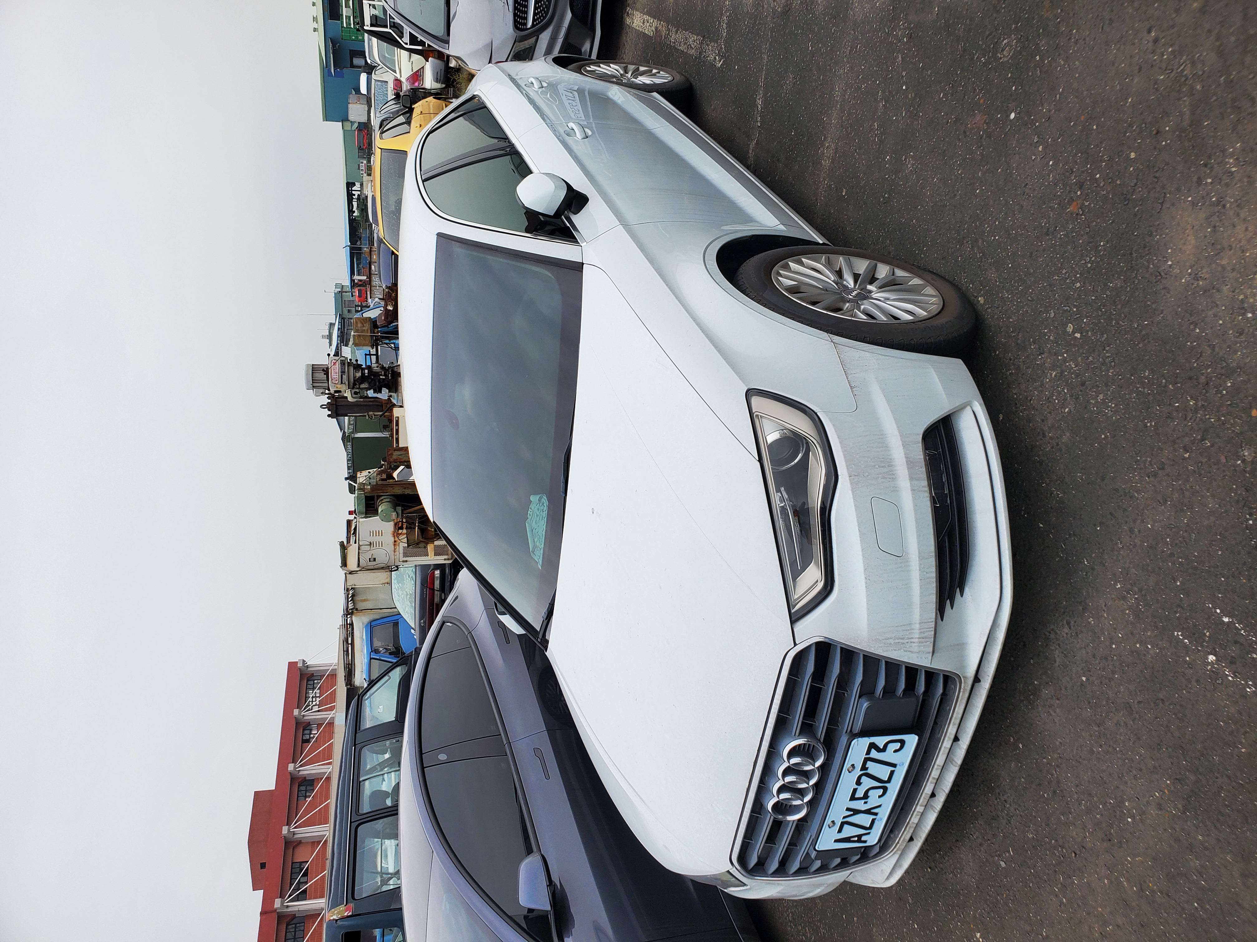 AUDI車