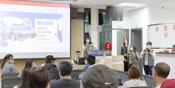 圖片一 超跑名車麥拉倫喊價現場