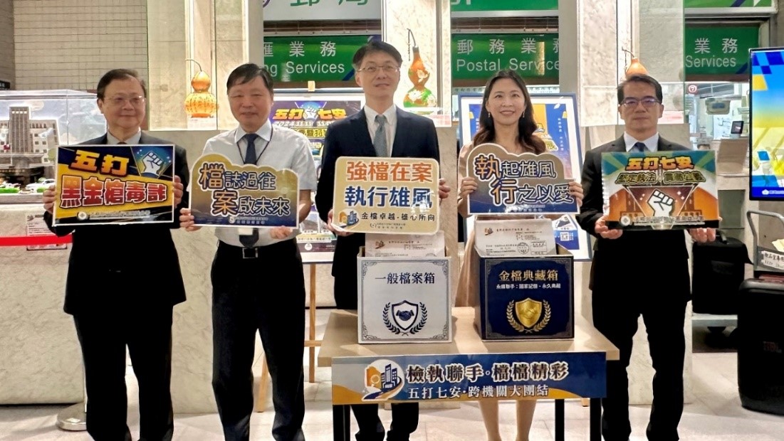 5月9日移展開幕當天5位首長合影